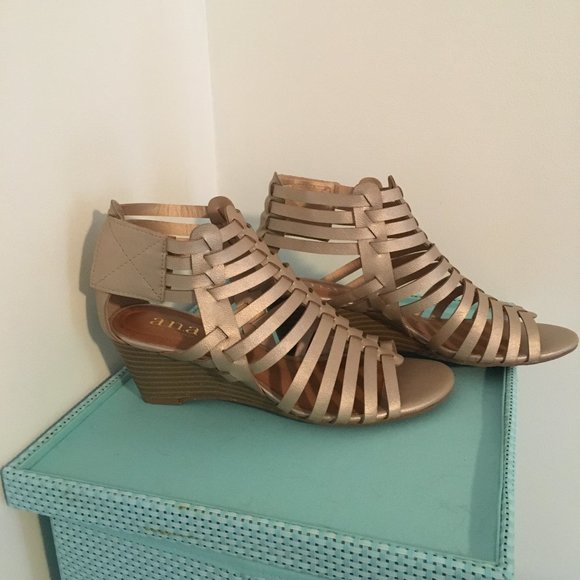 Gold wedges - Picture 1 of 3